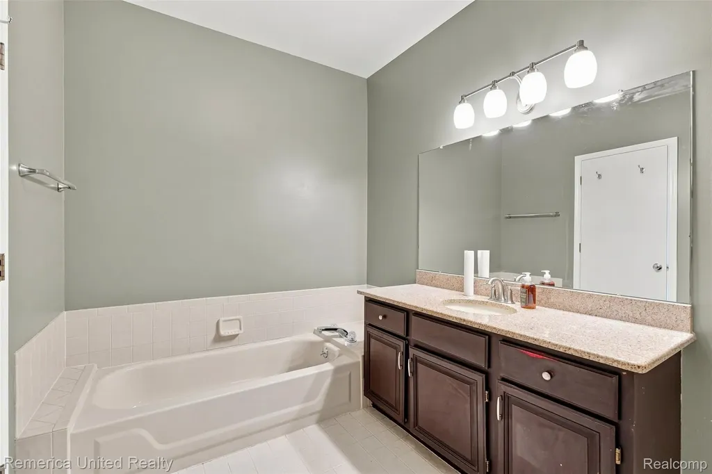 24597 Edgewood Drive Novi City MI 48374