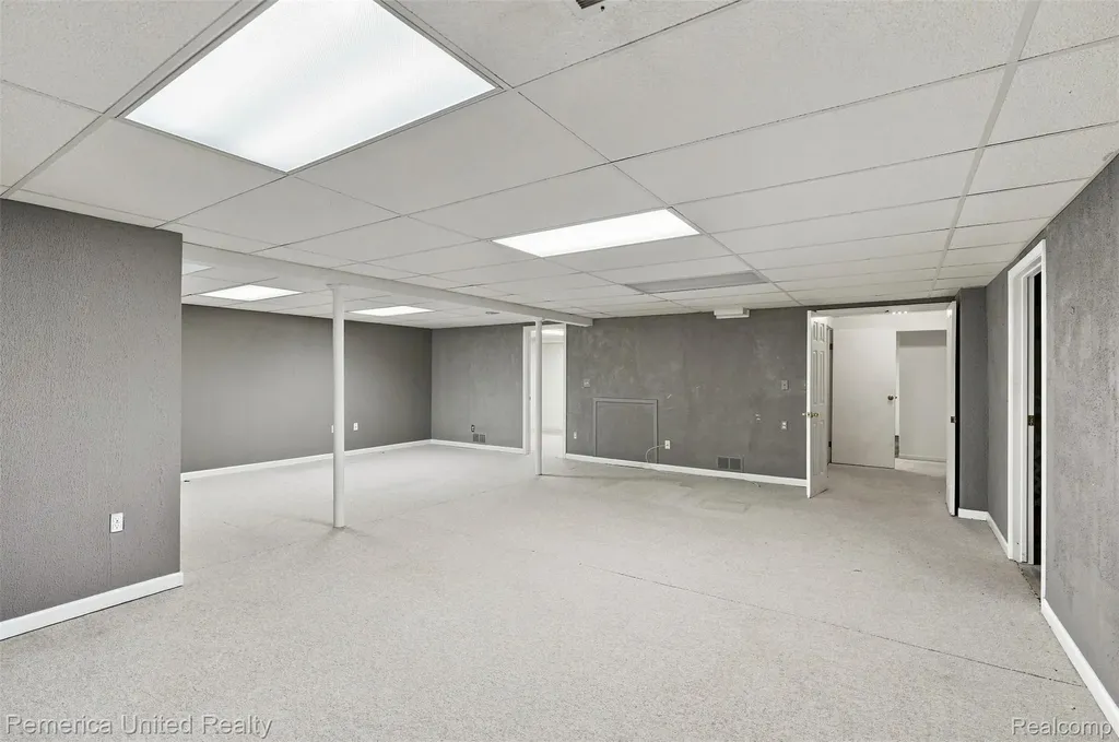 24597 Edgewood Drive Novi City MI 48374