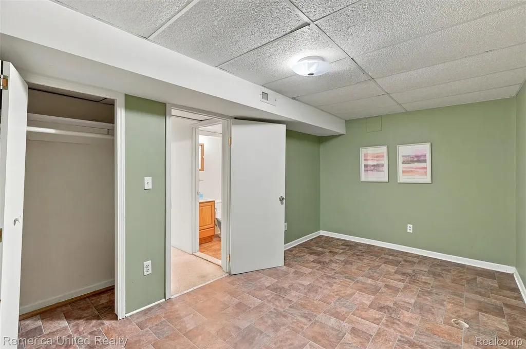 24597 Edgewood Drive Novi City MI 48374