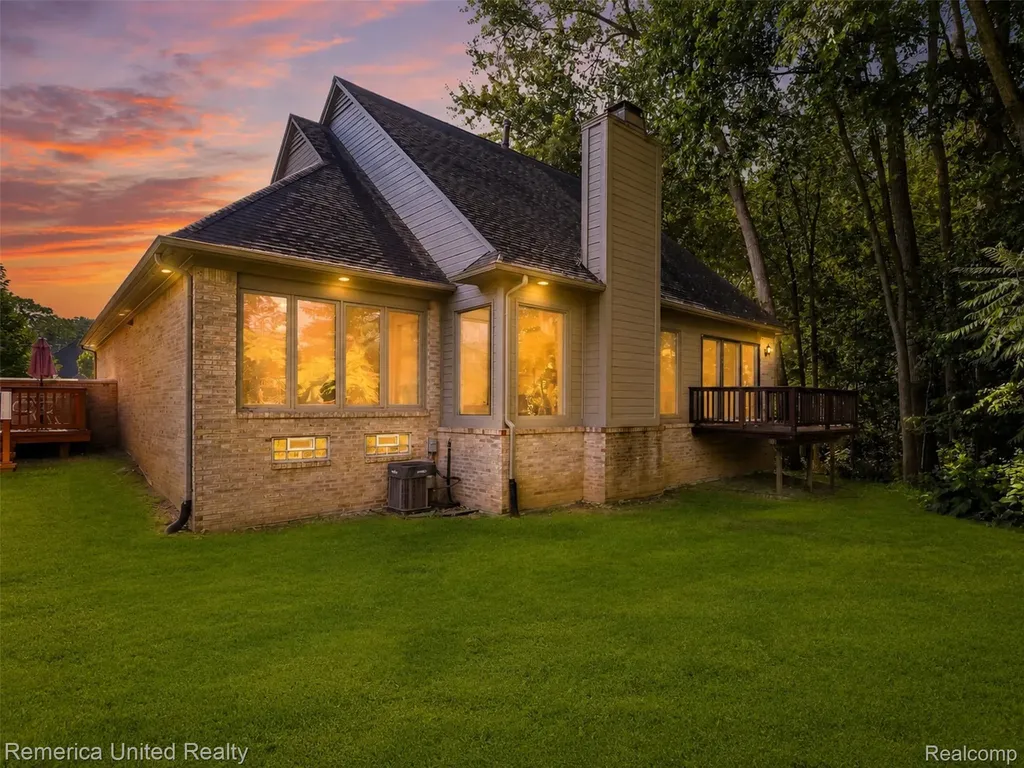 24597 Edgewood Drive Novi City MI 48374