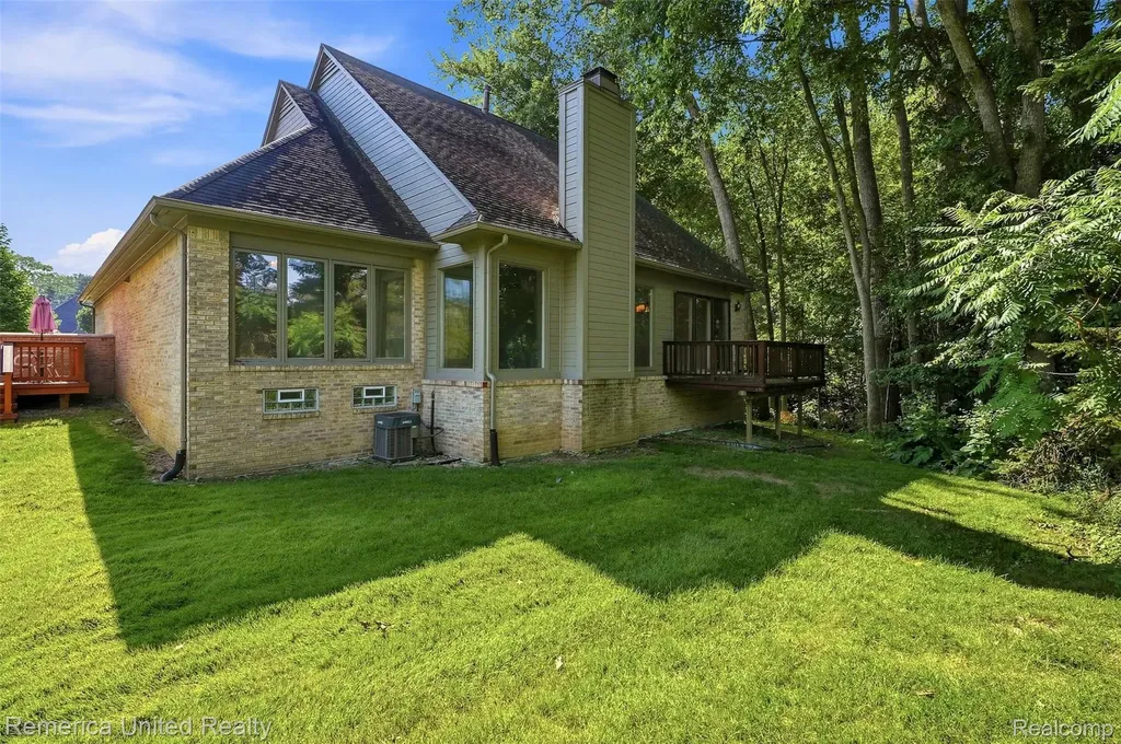 24597 Edgewood Drive Novi City MI 48374