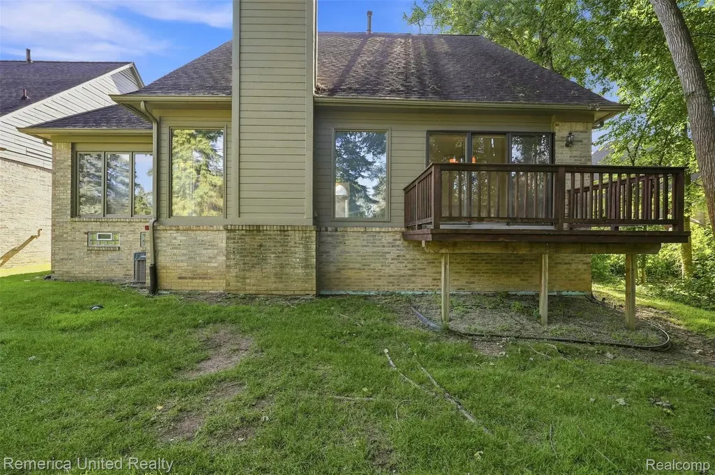24597 Edgewood Drive Novi City MI 48374