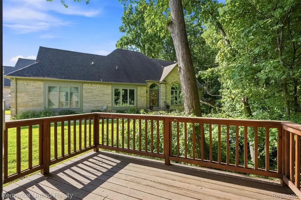 24597 Edgewood Drive Novi City MI 48374