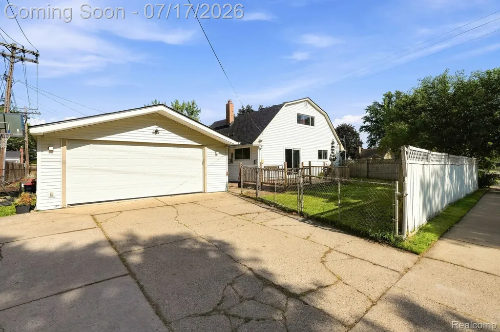 21201 E 12 Mile Road St. Clair Shores City MI 48081