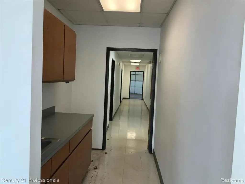 3757 Commerce Court Wayne City MI 48184