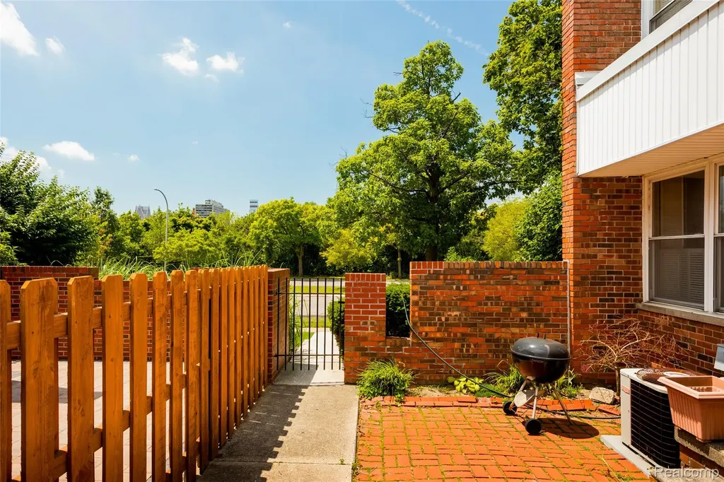 1911 Hyde Park Detroit City MI 48207