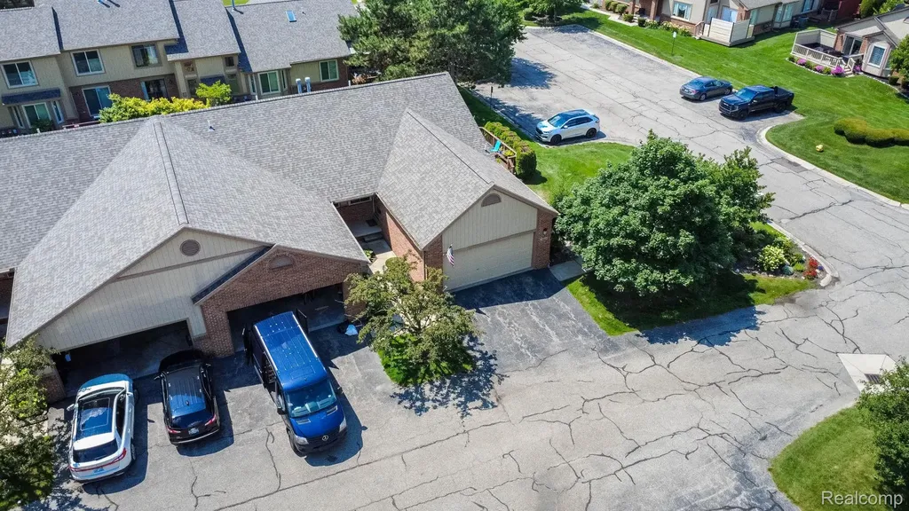 46910 Country Lane Macomb Township MI 48044