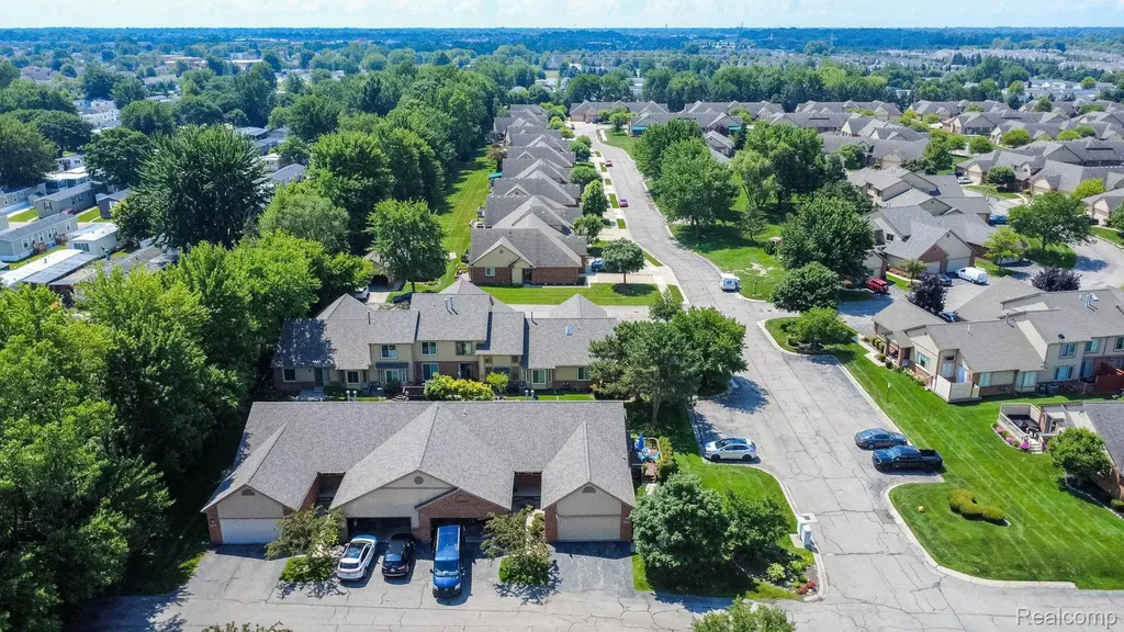 46910 Country Lane Macomb Township MI 48044