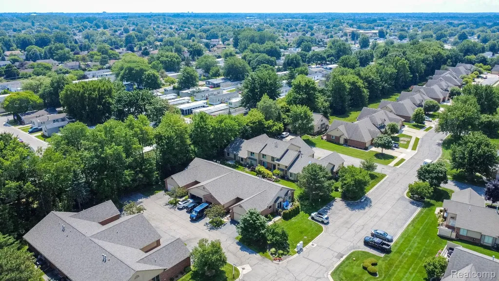 46910 Country Lane Macomb Township MI 48044