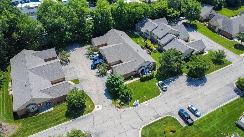 46910 Country Lane Macomb Township MI 48044
