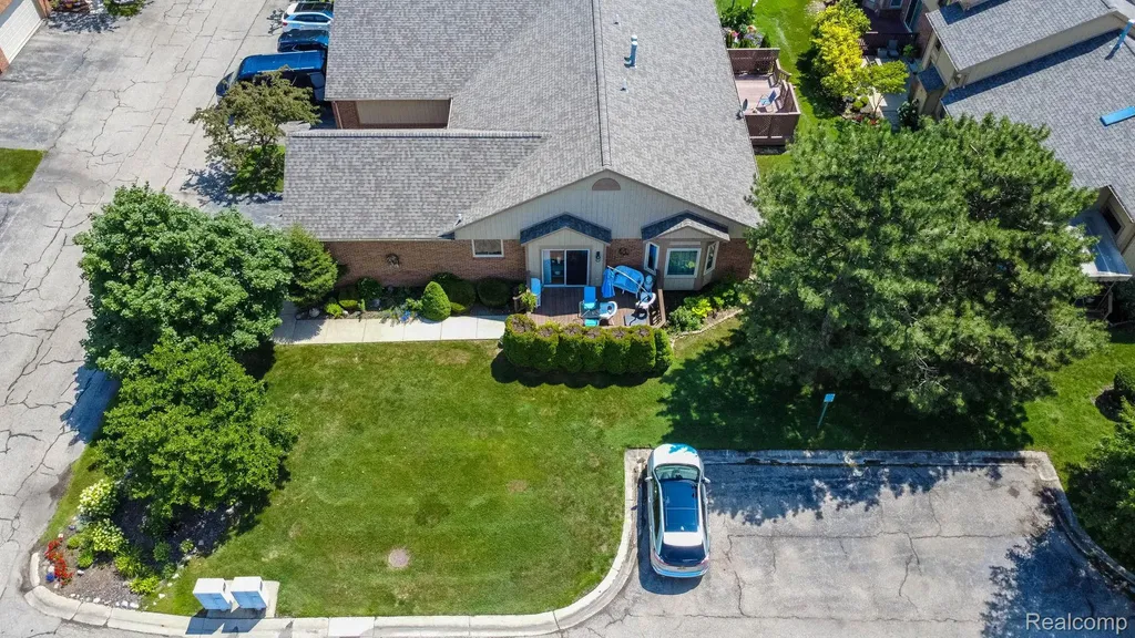46910 Country Lane Macomb Township MI 48044