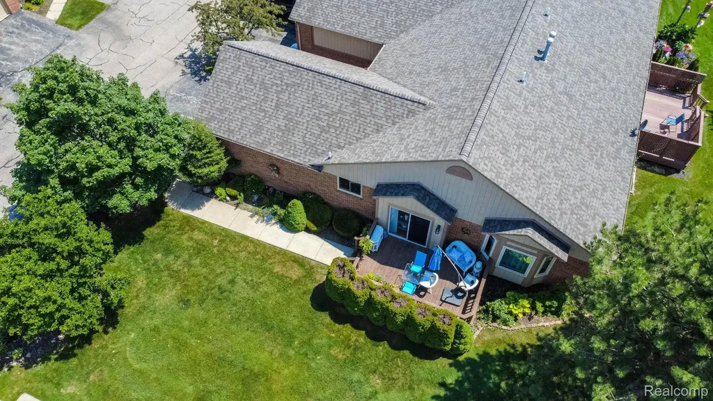 46910 Country Lane Macomb Township MI 48044