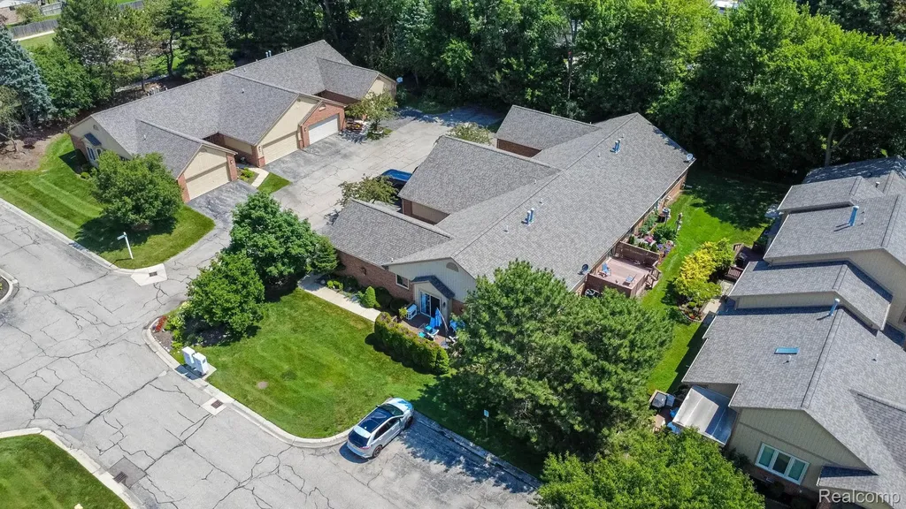 46910 Country Lane Macomb Township MI 48044