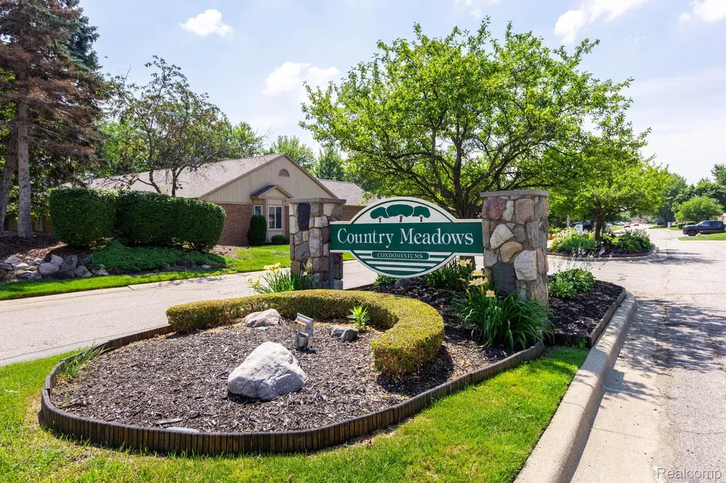 46910 Country Lane Macomb Township MI 48044