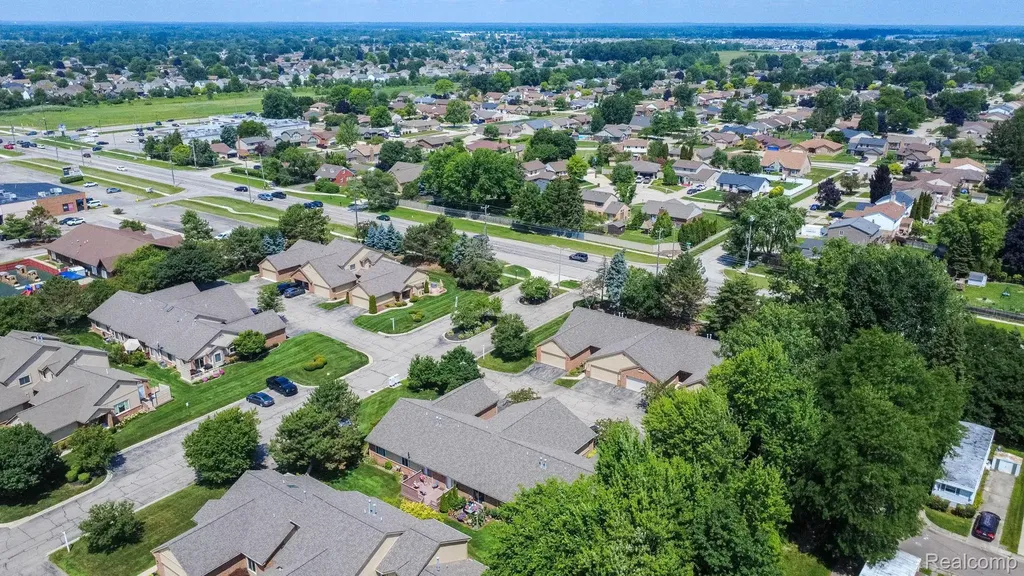 46910 Country Lane Macomb Township MI 48044