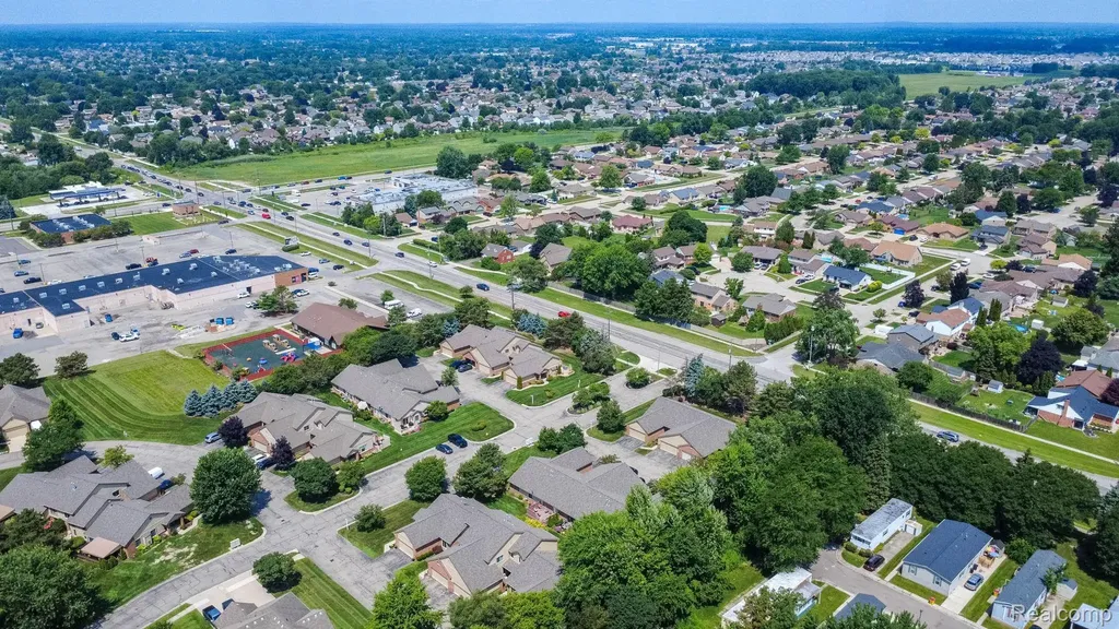 46910 Country Lane Macomb Township MI 48044