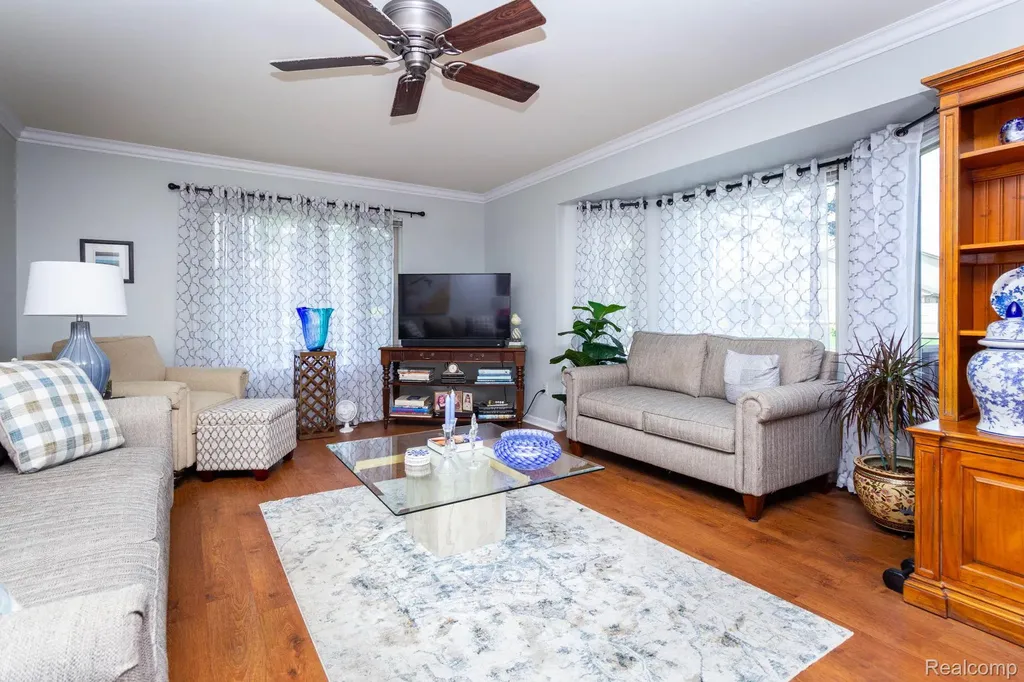 46910 Country Lane Macomb Township MI 48044