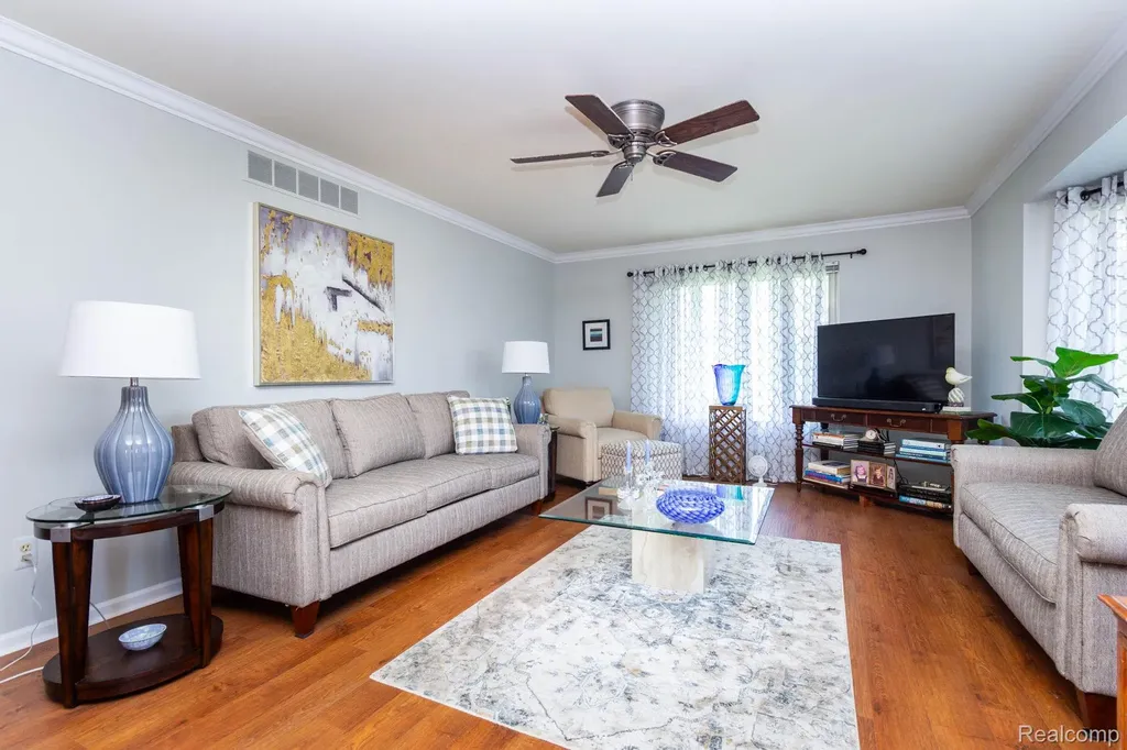 46910 Country Lane Macomb Township MI 48044
