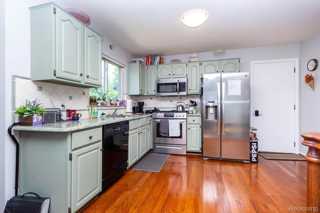 46910 Country Lane Macomb Township MI 48044