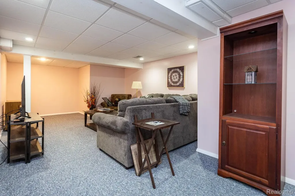 46910 Country Lane Macomb Township MI 48044