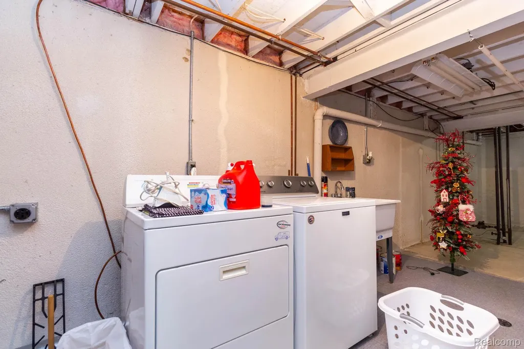46910 Country Lane Macomb Township MI 48044