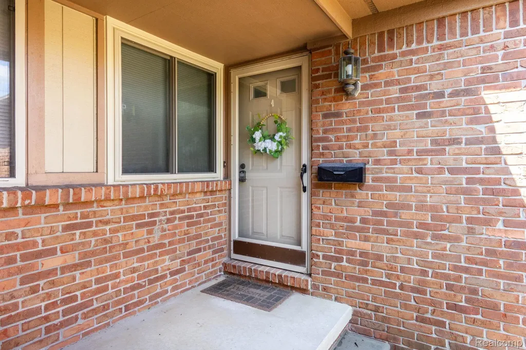46910 Country Lane Macomb Township MI 48044