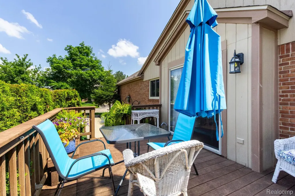 46910 Country Lane Macomb Township MI 48044