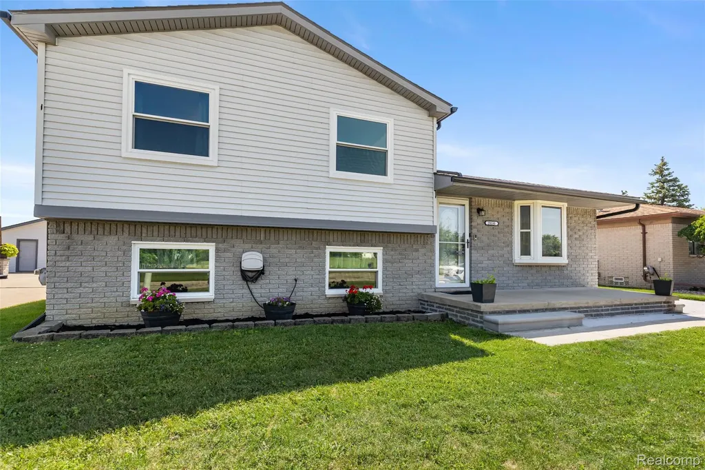 29530 Mitchell Drive Roseville City MI 48066