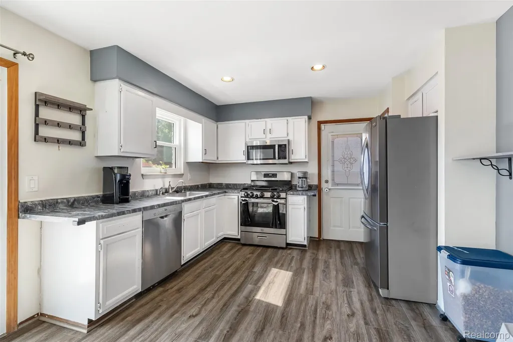 29530 Mitchell Drive Roseville City MI 48066