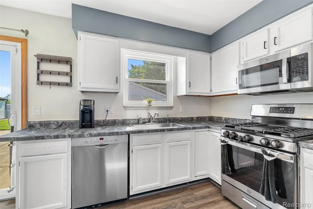 29530 Mitchell Drive Roseville City MI 48066