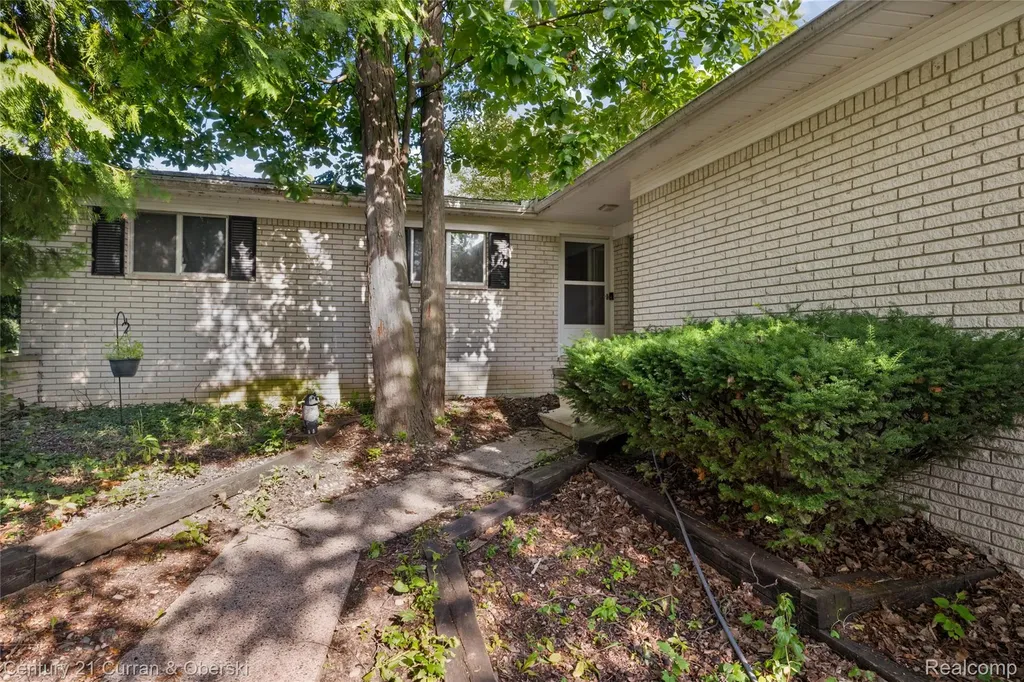 4652 Patrick Road West Bloomfield Charter Township MI 48322