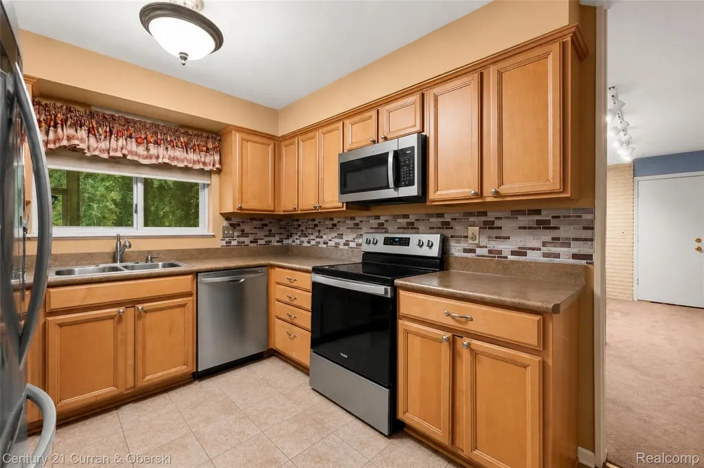 4652 Patrick Road West Bloomfield Charter Township MI 48322
