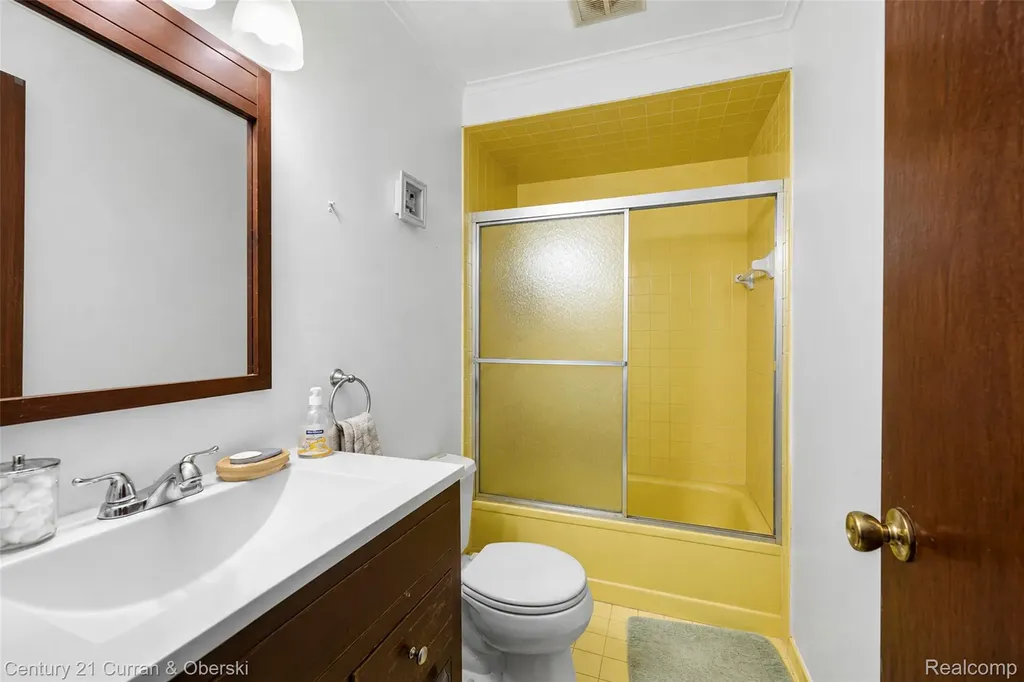 4652 Patrick Road West Bloomfield Charter Township MI 48322