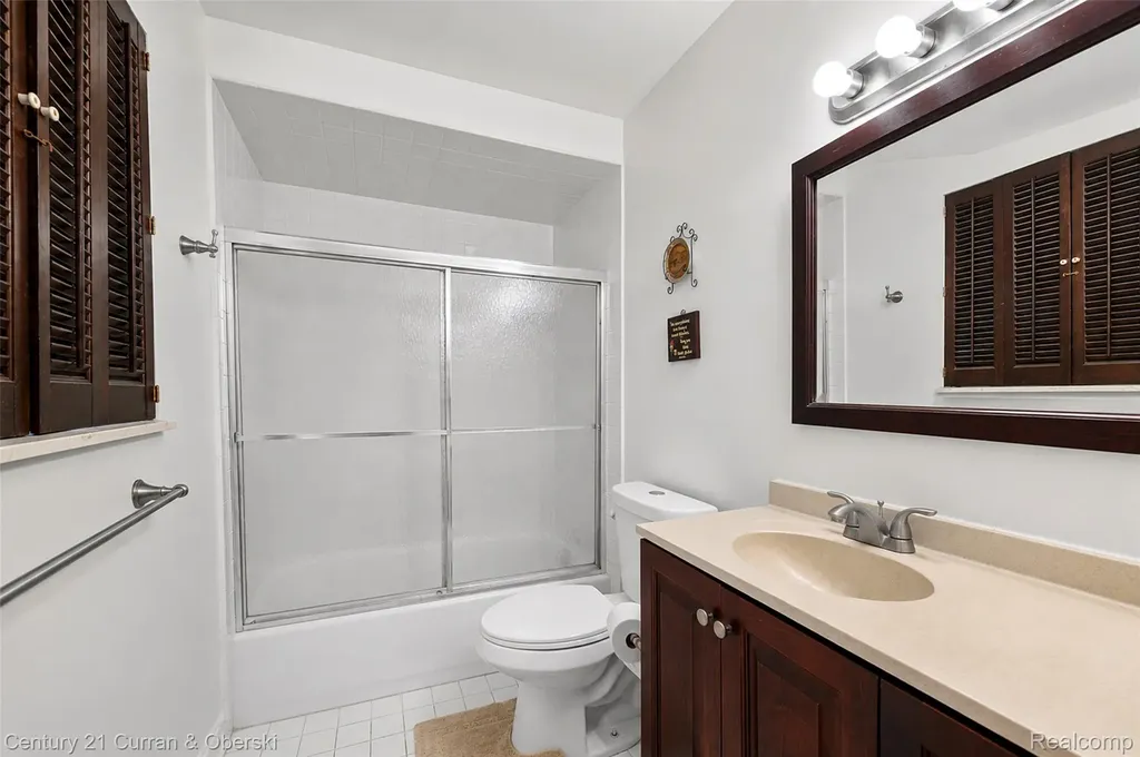 4652 Patrick Road West Bloomfield Charter Township MI 48322