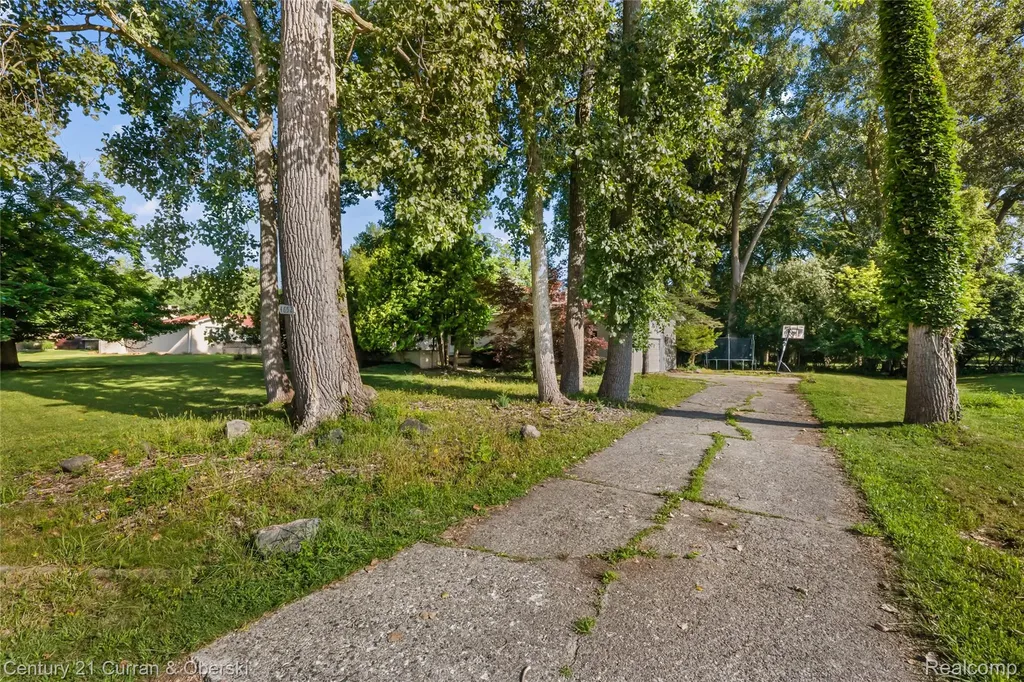 4652 Patrick Road West Bloomfield Charter Township MI 48322