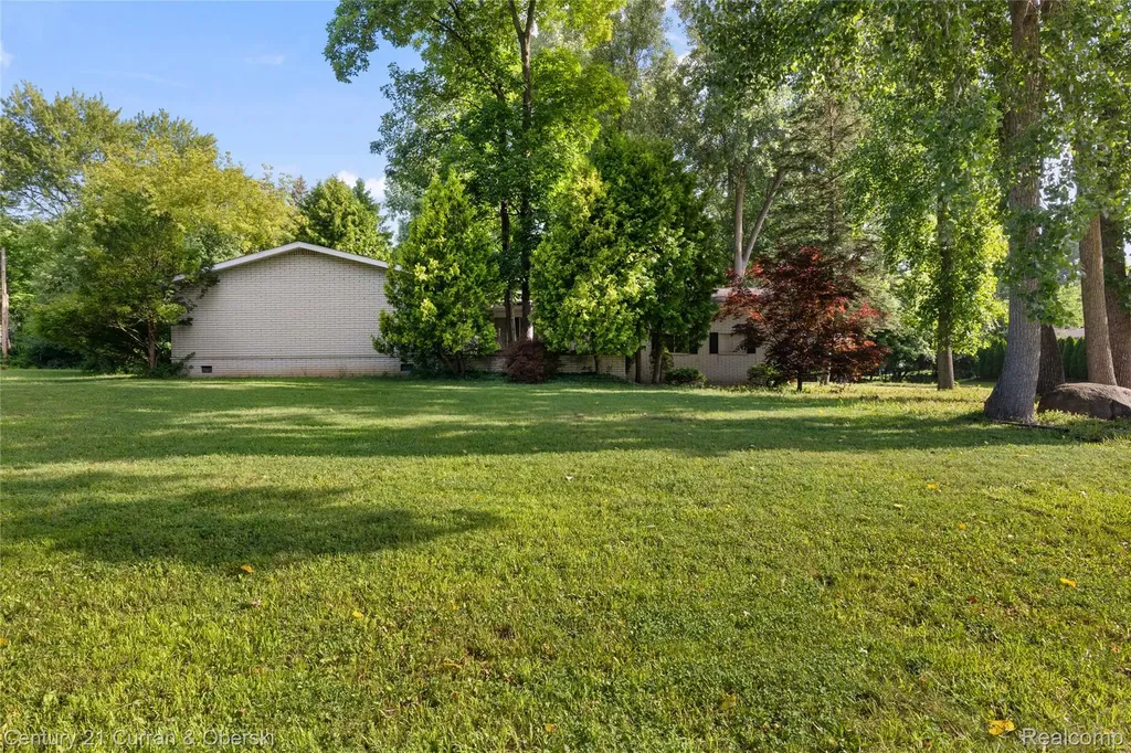 4652 Patrick Road West Bloomfield Charter Township MI 48322