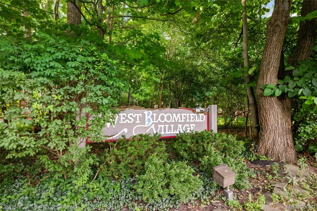 4652 Patrick Road West Bloomfield Charter Township MI 48322