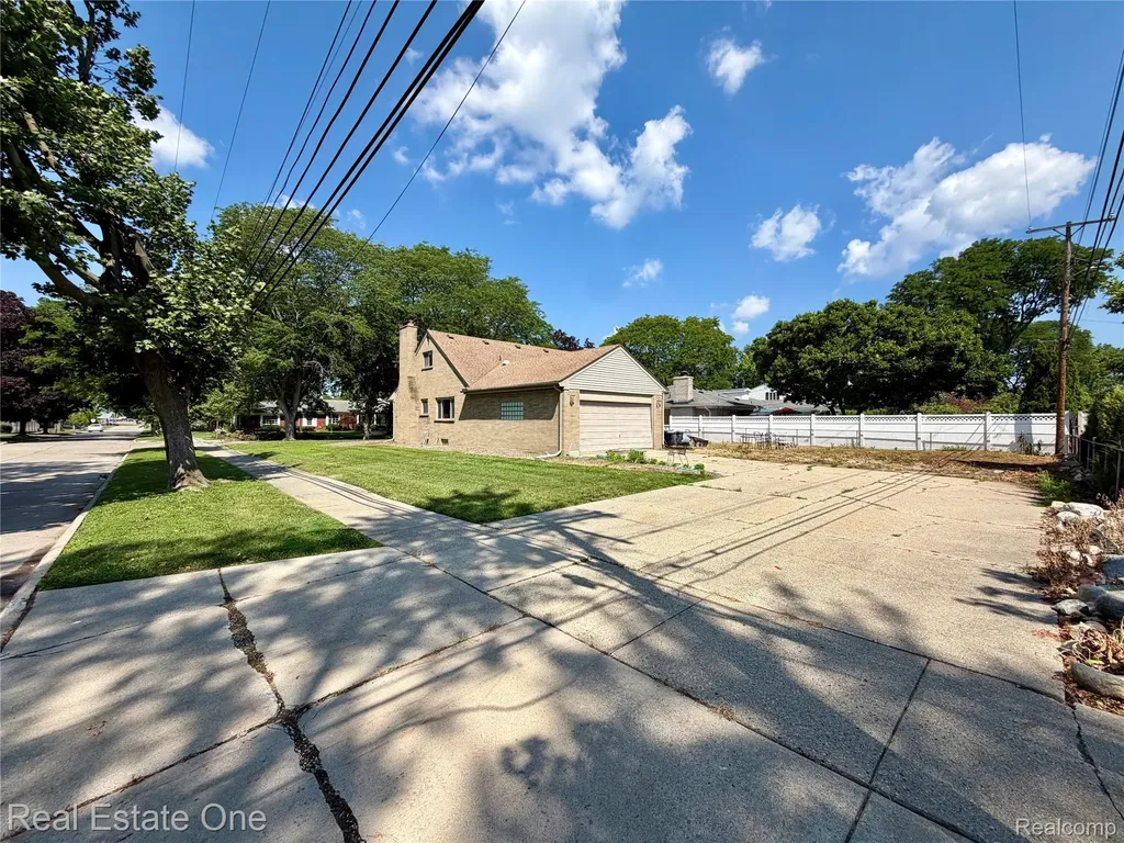 1712 N Evangeline Street Dearborn Heights City MI 48127