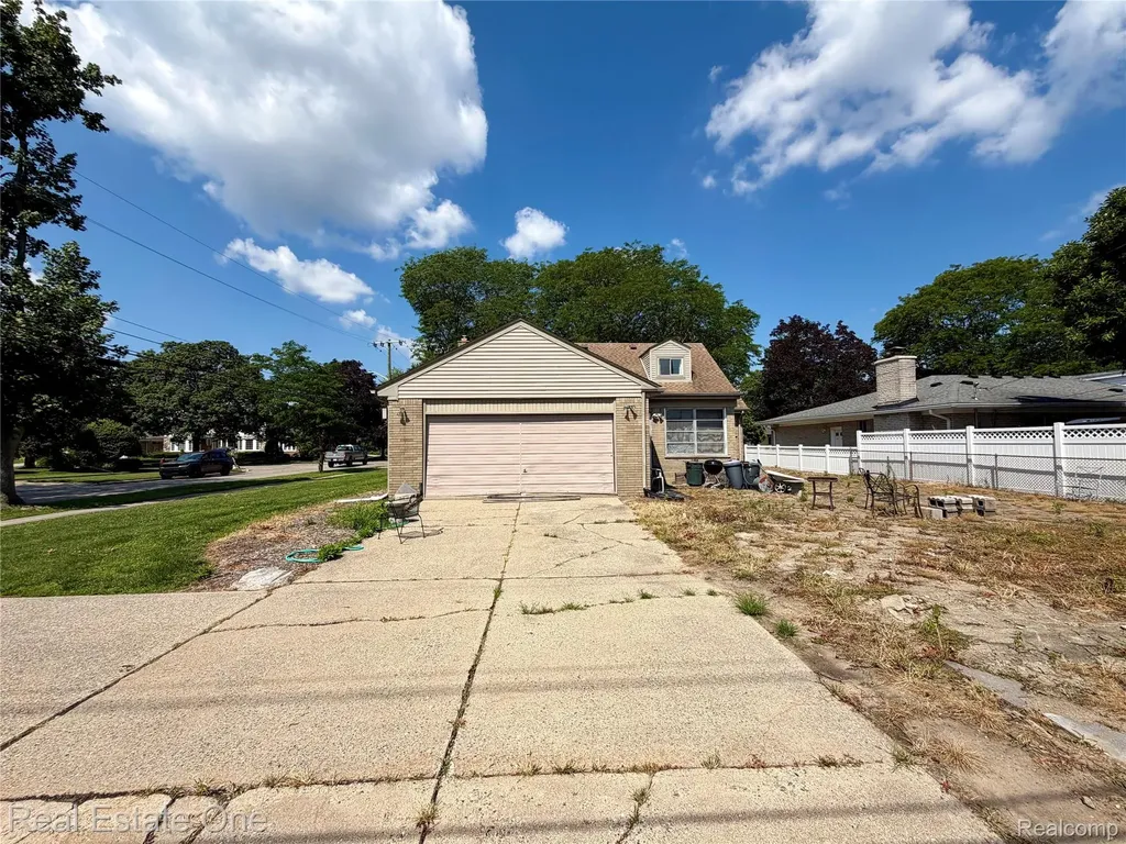 1712 N Evangeline Street Dearborn Heights City MI 48127