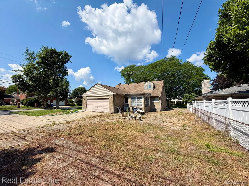 1712 N Evangeline Street Dearborn Heights City MI 48127