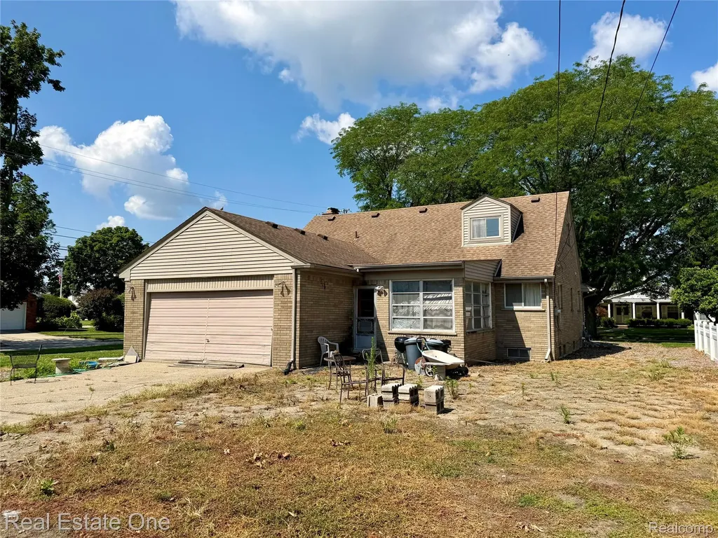 1712 N Evangeline Street Dearborn Heights City MI 48127