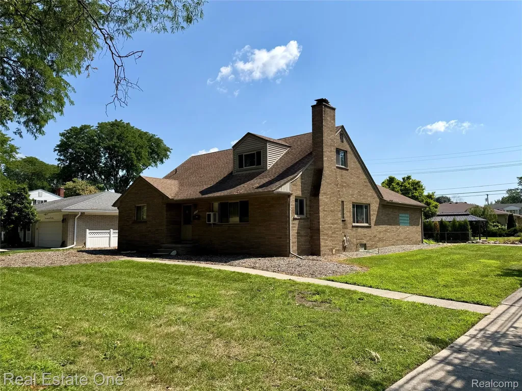 1712 N Evangeline Street Dearborn Heights City MI 48127