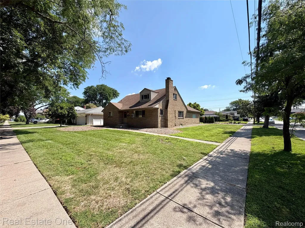 1712 N Evangeline Street Dearborn Heights City MI 48127