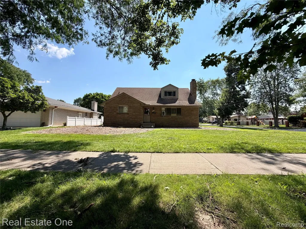 1712 N Evangeline Street Dearborn Heights City MI 48127