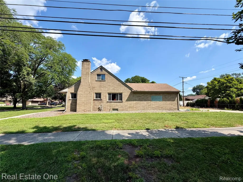 1712 N Evangeline Street Dearborn Heights City MI 48127
