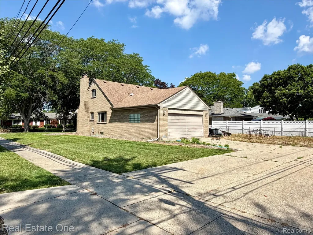 1712 N Evangeline Street Dearborn Heights City MI 48127