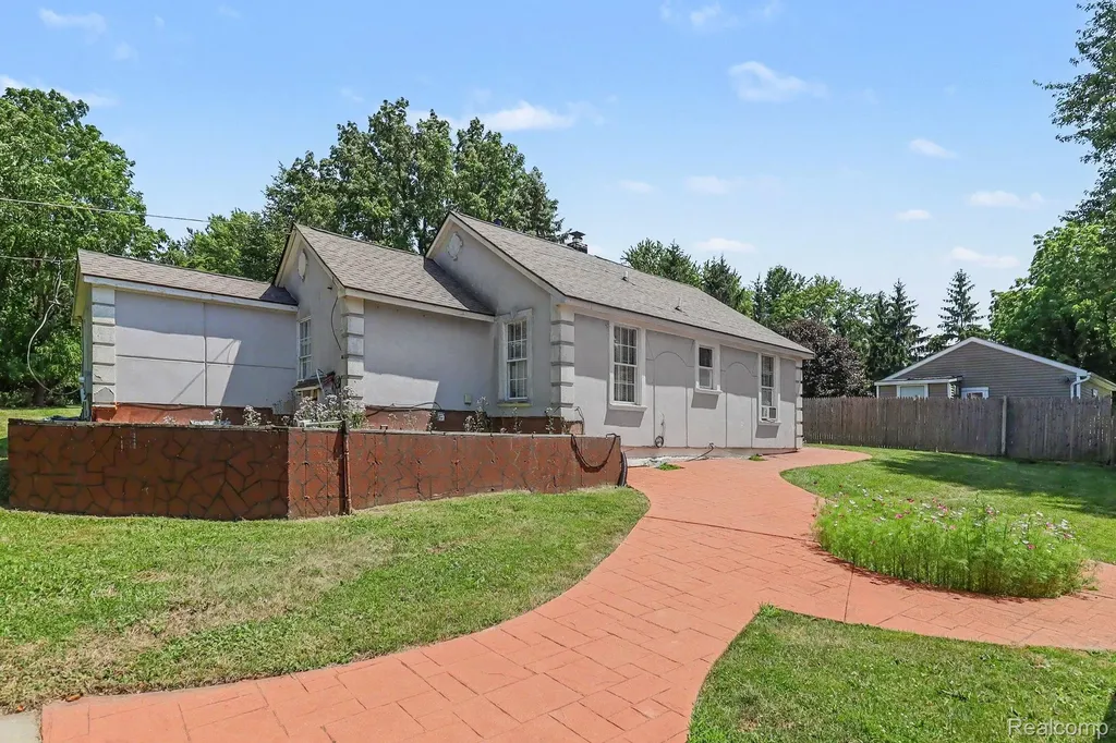 235 Alberta Street Auburn Hills City MI 48326