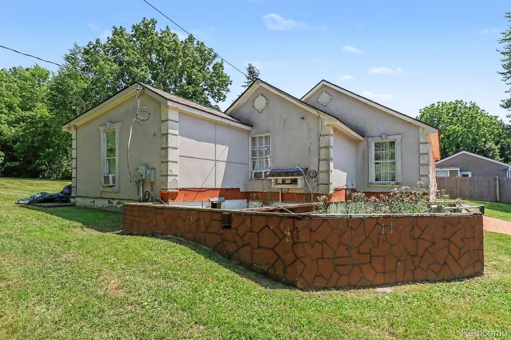 235 Alberta Street Auburn Hills City MI 48326