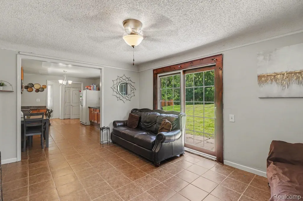 235 Alberta Street Auburn Hills City MI 48326