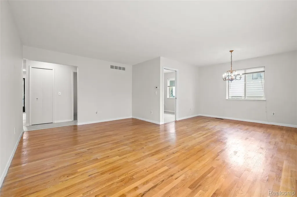 29540 Sharon Lane Southfield City MI 48076